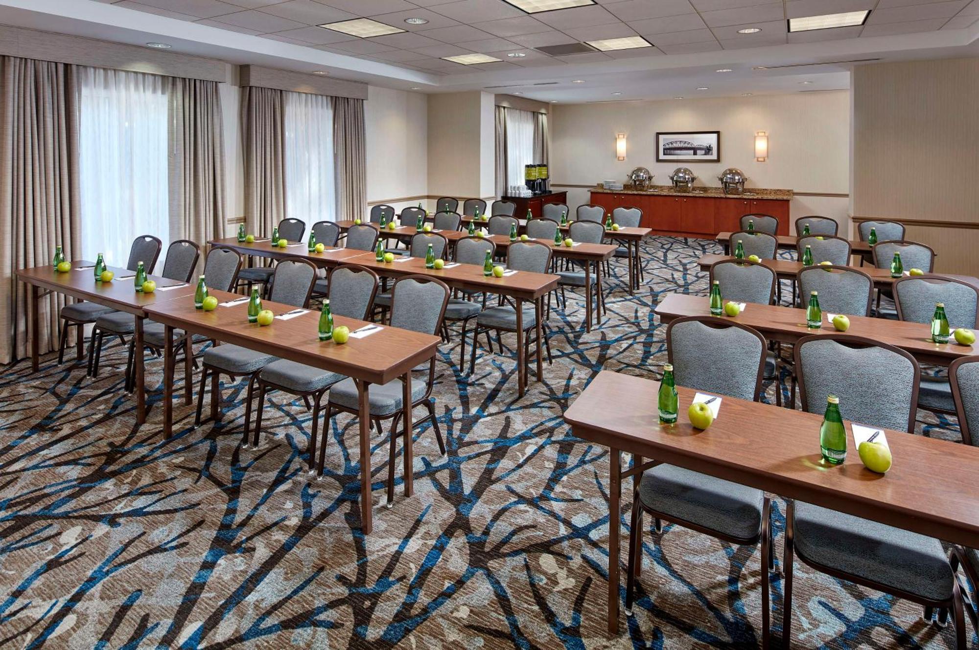 Hilton Garden Inn Portland Lake Oswego Eksteriør billede
